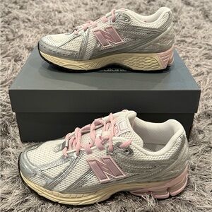 New Balance 1906R White Silver Pink. Womens 7